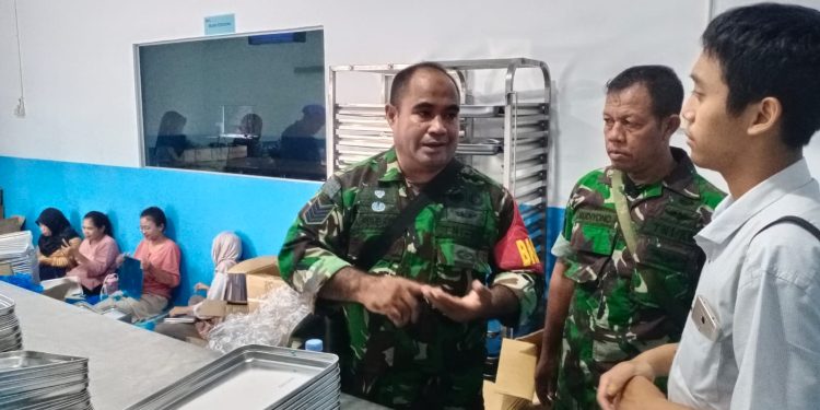 Babinsa Joyotakan Cek SPPG Jelang Dimulainya Memasak Pasca Libur Sekolah