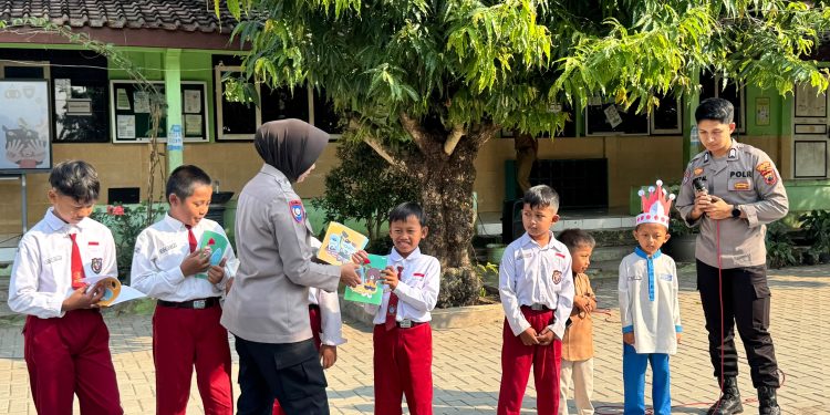 Cegah Bullying Sejak Dini, Sat Binmas Sambangi SDN 1 Kemiri