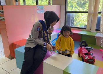 Mengurus STNK Kini Lebih Praktis! Duta Pelayanan Ditlantas Polda Jateng Hadirkan Pelayanan Ramah dan Mudah Dipahami di Samsat Semarang 2