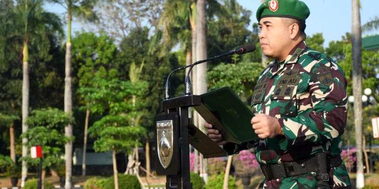 Pimpin Upacara 17-an, Kasdam IV/Diponegoro Bacakan Amanat Kasad dan Serahkan Penghargaan Atlet PSM