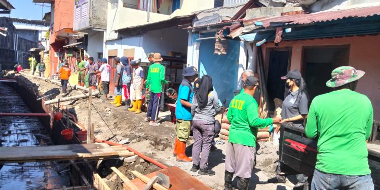 Satgas TMMD Sengkuyung Tak Kenal Hari Libur, Bersama Masyarakat dan Ormas Terus Genjot Kerjakan Pengecoran