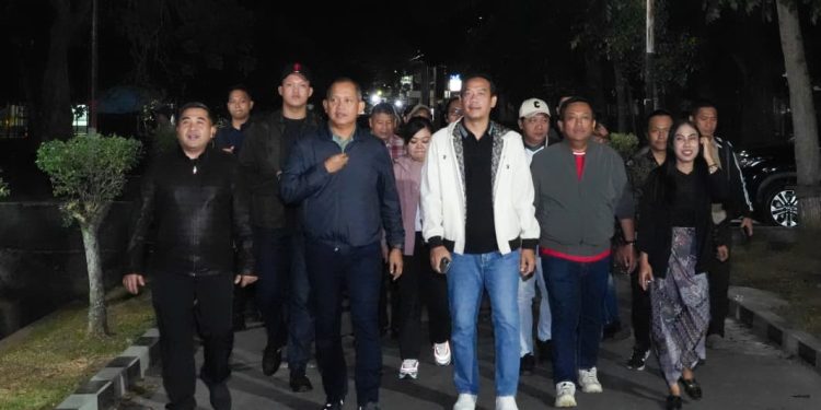 Pangdam IV/Diponegoro Nobar Bersama Warga, Bangun Kebersamaan Lewat Semangat Olahraga