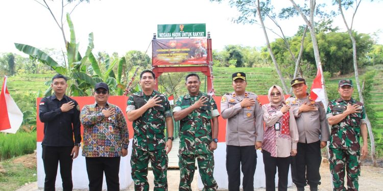 Danrem 074/Warastaratama Resmikan Jembatan Penghubung Antar Desa Dan Kelurahan Di Wonogiri