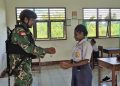Satgas Pamtas RI-Malaysia Yonarmed 19/Bogani Terima Kunjungan Kabid P2 Kanwil Bea Cukai Kalbar di Pos Gabma Kotis
