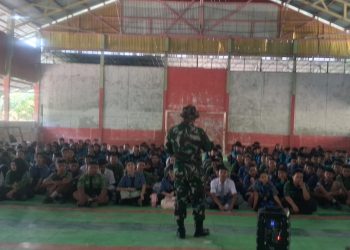 Satgas Pamtas RI-Malaysia Yonarmed 19/Bogani Tanamkan Wawasan Kebangsaan kepada Siswa SMA Negeri 1 Entikong