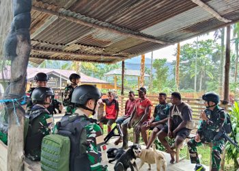 TNI Hadir Ditengah Segala Kondisi Masyarakat Pelosok Papua