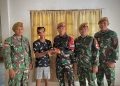 Satgas Pamtas RI-Malaysia Yonarmed 19/Bogani Terima Penyerahan Sukarela Sisik Trenggiling dari Warga Perbatasan