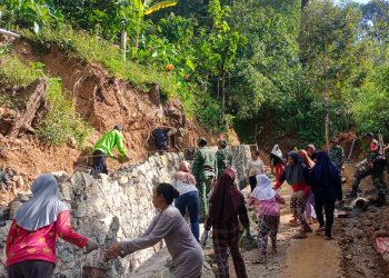 Ras Terkuat Dimuka Bumi Turut Berbaur Sukseskan TMMD Di Brenggolo