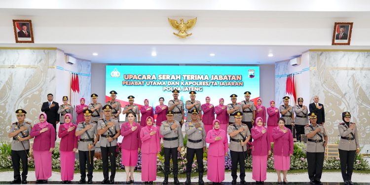 Kapolda Jateng Lantik 22 Pejabat Baru, Tegaskan Komitmen Profesionalisme dan Pelayanan Masyarakat