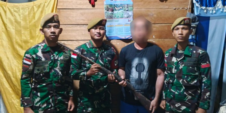 Kepercayaan Masyarakat Meningkat, Satgas Pamtas Terima Penyerahan Senjata Rakitan di Perbatasan RI-Malaysia