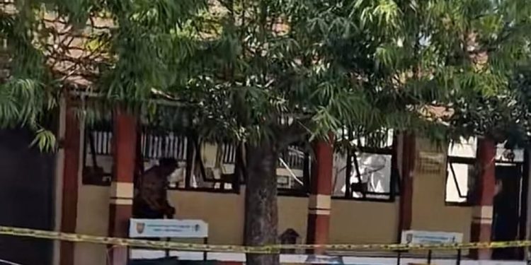 Pohon Tumbang Timpa SDN Sendangmulyo 03 Semarang, Seluruh Siswa Selamat Berkat Evakuasi Cepat