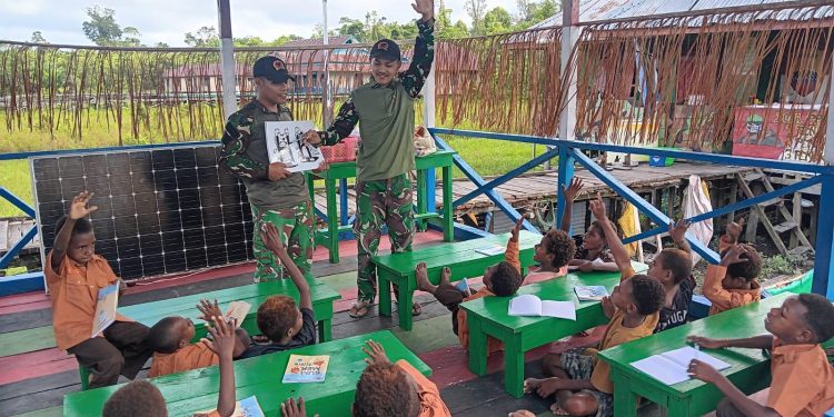 Satgas Yonif 123/Rajawali Perkuat Akses Pendidikan di Perbatasan, Pos Tomor Berikan Seragam Sekolah kepada Anak PAUD Kartika