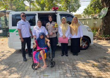 Sinergi Bhabinkamtibmas dan Perangkat Kelurahan Kauman Jepara Evakuasi Lansia Sebatang Kara ke Panti Jompo