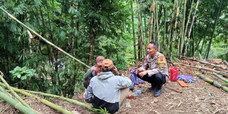 Waspada Kemarau, Bhabinkamtibmas Polsek Limbangan Edukasi Warga Desa Gondang Cegah Kebakaran