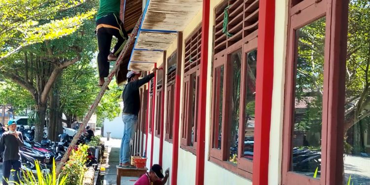 Dukung Peningkatan Mutu Pendidikan, Babinsa Nogosari Monitor Revitalisasi SMK Negeri I