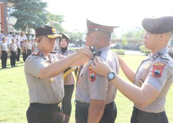 Kapolres Kudus AKBP Wahyu Sulistyo Pimpin Upacara Perdana, Aiptu Bambang Naik Pangkat Pengabdian Jadi Ipda