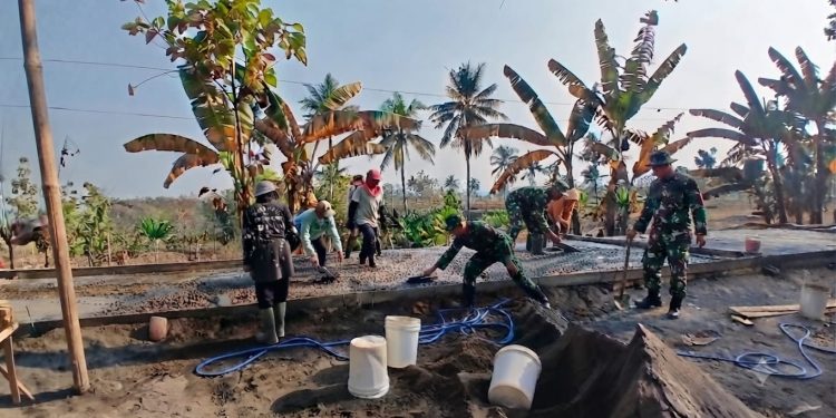 Semangat Pantang Menyerah TNI dan Warga Rampungkan Pembangunan Jalan di Desa Bercak
