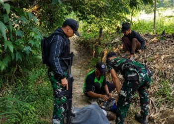 Satgas Pamtas RI Malaysia Yonarmed 19/Bogani Amankan Senjata Api Rakitan dari Warga di Perbatasan