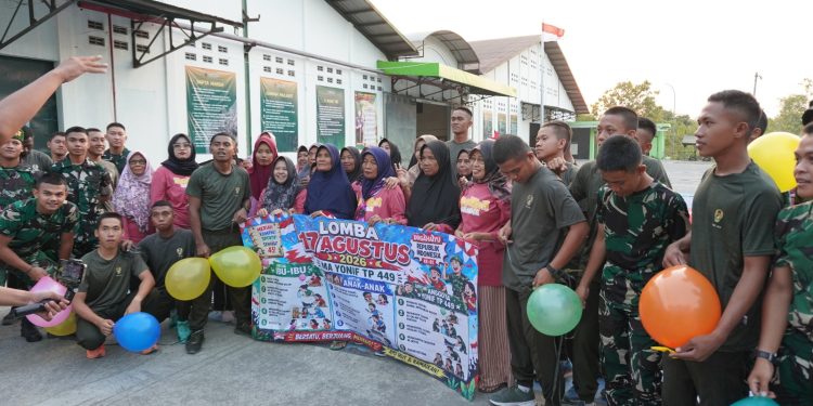 Prajuti Yonif TP 449/SH Larut Dalam Kecerian Lomba 17-an Bersama Warga