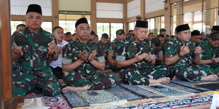 Pangdam IV/Diponegoro Bersama Prajurit Gelar Doa Syukur HUT ke-81 RI
