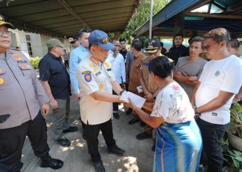 Mendagri Salurkan Santunan Duka kepada Keluarga Korban Gempa di Nangapanda, Ende