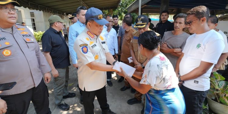 Mendagri Salurkan Santunan Duka kepada Keluarga Korban Gempa di Nangapanda, Ende