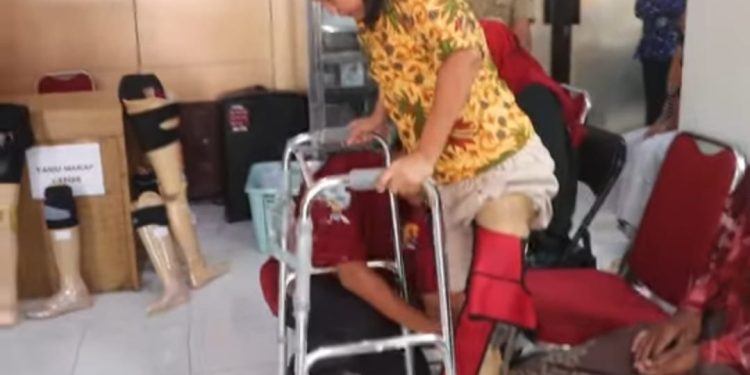 Dinsos Kabupaten Semarang Serahkan 15 Kaki Palsu, Enam Unit Tambahan Disiapkan