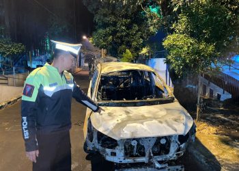 Diduga Alami Gangguan Rem, Toyota Innova Tergelincir dan Terbakar Di JLS Salatiga