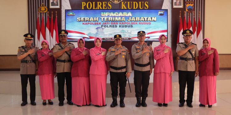 Polres Kudus Gelar Sertijab Dua Kapolsek, Kapolres Tekankan Integritas dan Penguatan Kamtibmas