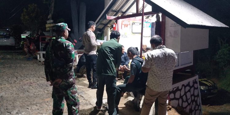 Babinsa Karangtengah Patroli Malam Tingkatkan Pengawasan Guna Cegah Gangguan Kamtibmas