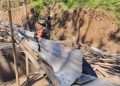 Babinsa Karanggede Dukung Percepatan Pembangunan Jembatan Perintis Garuda