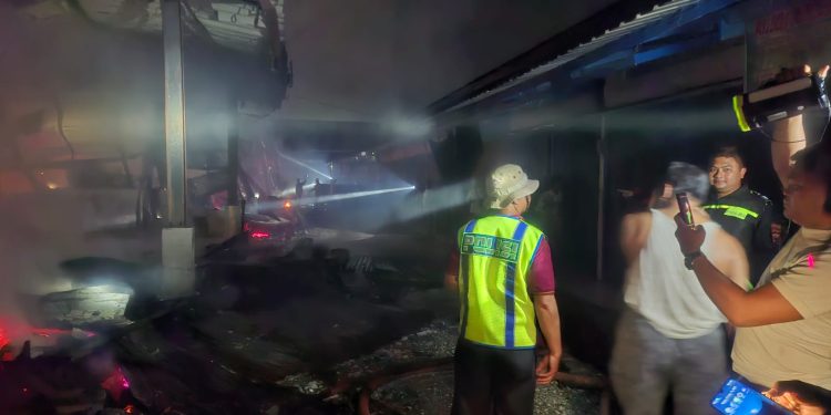 Kebakaran Pasar Desa Sedo Demak, 62 Kios Terbakar