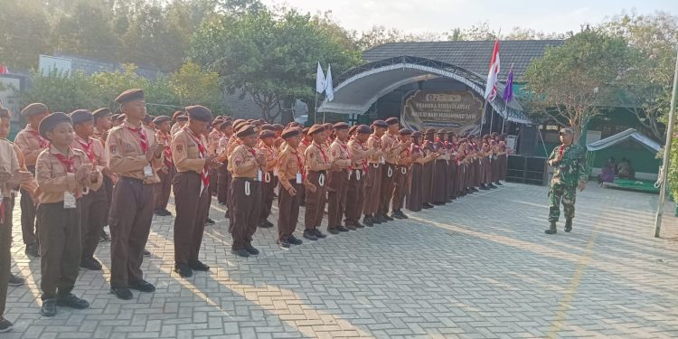 Sebanyak 120 Siswa MI Miftahul Falah Digembleng PBB dan Wawasan Kebangsaan Oleh Koramil 21 Bulukerto