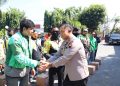 Kapolres Kudus Bagikan 350 Paket Sembako untuk Komunitas Ojol, Tekankan Keselamatan Berkendara