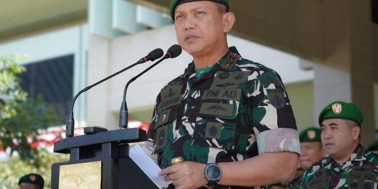 Pangdam IV/Diponegoro Pimpin Pemberangkatan Bantuan Kemanusiaan untuk Korban Gempa NTT