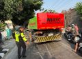 Diduga Rem Blong, Mobil Crane Tabrak Empat Sepeda Motor di Jalan Sumpah Pemuda Surakarta