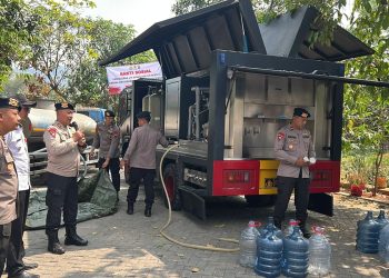 Brimob Polda Jateng Serentak Salurkan Air Bersih bagi Warga Terdampak Kekeringan di Berbagai Wilayah Jawa Tengah
