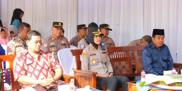 Kapolres Kendal Pimpin Peletakan Batu Pertama Instalasi Sumur Bor di Desa Sidomakmur