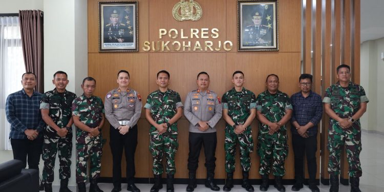 Perkuat Sinergitas TNI-Polri, Danyonif TP 449/SH Kunjungi Polres Sukoharjo