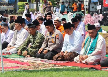 Harap Hujan Segera Turun, Kapolres Kudus Ikuti Shalat Istisqa Bersama Ratusan Warga