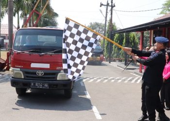Brimob Polda Jateng Kembali Salurkan Air Bersih untuk Warga Terdampak Kekeringan di Semarang