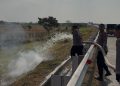 Cegah Kebakaran Meluas, Polres Brebes Quick Respons Tangani Pembakaran Liar di Lahan Persawahan