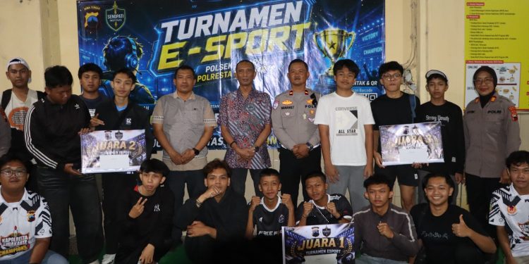 348 Gamer Adu Skill di Polsek se-Solo, Turnamen Free Fire Polresta Surakarta Pecah!