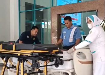 Ambulans Gratis Polresta Pati Antar Pasien Lansia Patah Tulang dari Pati ke RS Kariadi Semarang