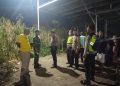 Piket Fungsi Polsek Genuk Datangi TKP Kebakaran Ilalang di Genuksari, Api Berhasil Dipadamkan