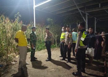 Piket Fungsi Polsek Genuk Datangi TKP Kebakaran Ilalang di Genuksari, Api Berhasil Dipadamkan