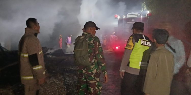 Polsek Kawunganten Gerak Cepat Tangani Kebakaran Tempat Penyulingan Kayu Putih