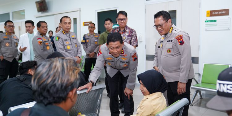 Kunjungi Anak Penderita CTEV di RS Bhayangkara Semarang, Kapolda Jateng Berikan Semangat dan Tumbuhkan Harapan Bisa Beraktivitas Normal Lagi