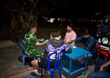 Patroli Malam, Babinsa Glonggong Rangkul Warga Jaga Kamtibmas