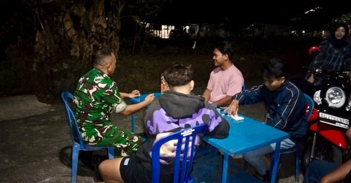 Patroli Malam, Babinsa Glonggong Rangkul Warga Jaga Kamtibmas